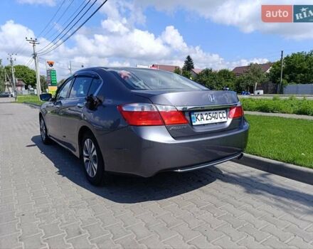 Серый Хонда Аккорд, объемом двигателя 2.36 л и пробегом 315 тыс. км за 12000 $, фото 7 на Automoto.ua