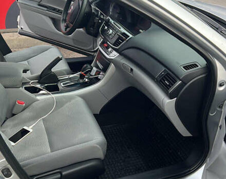 Серый Хонда Аккорд, объемом двигателя 2.36 л и пробегом 260 тыс. км за 8000 $, фото 1 на Automoto.ua