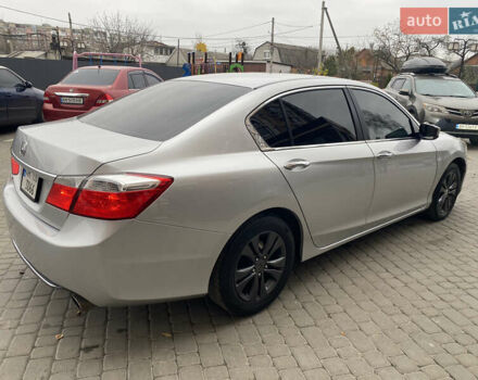 Серый Хонда Аккорд, объемом двигателя 2.36 л и пробегом 205 тыс. км за 12500 $, фото 6 на Automoto.ua