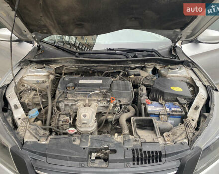 Серый Хонда Аккорд, объемом двигателя 2.36 л и пробегом 205 тыс. км за 12500 $, фото 24 на Automoto.ua