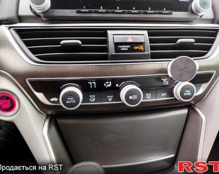 Серый Хонда Аккорд, объемом двигателя 1.5 л и пробегом 69 тыс. км за 13999 $, фото 4 на Automoto.ua