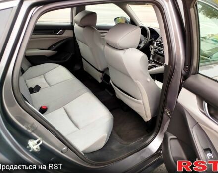 Серый Хонда Аккорд, объемом двигателя 1.5 л и пробегом 69 тыс. км за 13999 $, фото 3 на Automoto.ua