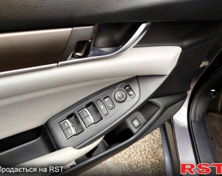 Серый Хонда Аккорд, объемом двигателя 1.5 л и пробегом 69 тыс. км за 13999 $, фото 5 на Automoto.ua