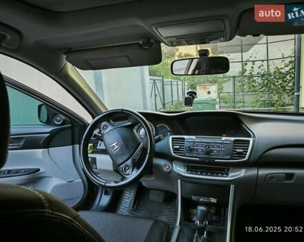 Синий Хонда Аккорд, объемом двигателя 2.4 л и пробегом 173 тыс. км за 9999 $, фото 12 на Automoto.ua