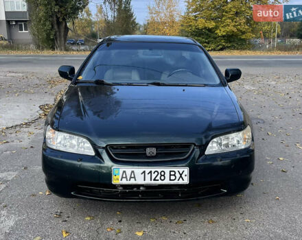 Зеленый Хонда Аккорд, объемом двигателя 3 л и пробегом 400 тыс. км за 2850 $, фото 1 на Automoto.ua