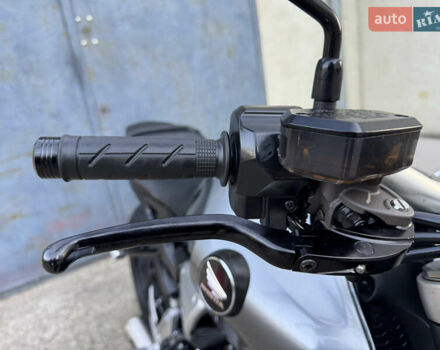 Черный Хонда CB 1000R, объемом двигателя 1 л и пробегом 8 тыс. км за 10500 $, фото 17 на Automoto.ua