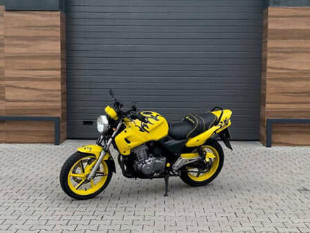 Желтый Хонда CB 500, объемом двигателя 0.5 л и пробегом 54 тыс. км за 2700 $, фото 1 на Automoto.ua