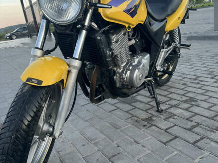 Желтый Хонда CB 500, объемом двигателя 0.5 л и пробегом 63 тыс. км за 2100 $, фото 1 на Automoto.ua