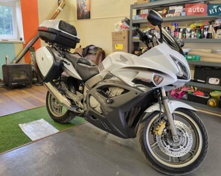 Белый Хонда CBF 1000, объемом двигателя 1 л и пробегом 50 тыс. км за 6400 $, фото 6 на Automoto.ua