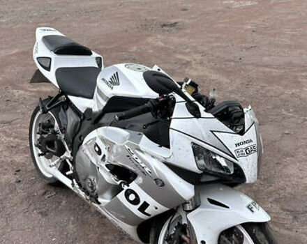 Белый Хонда CBR 1000RR, объемом двигателя 1 л и пробегом 30 тыс. км за 6200 $, фото 8 на Automoto.ua