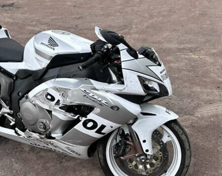 Белый Хонда CBR 1000RR, объемом двигателя 1 л и пробегом 30 тыс. км за 6200 $, фото 7 на Automoto.ua