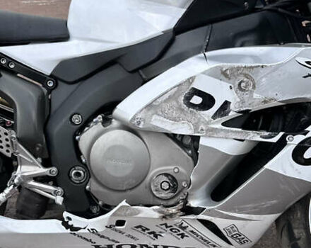 Белый Хонда CBR 1000RR, объемом двигателя 1 л и пробегом 30 тыс. км за 6200 $, фото 6 на Automoto.ua
