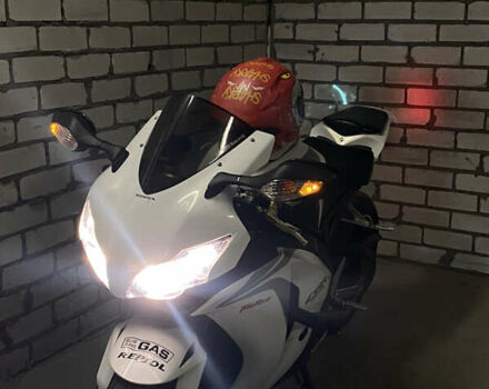 Белый Хонда CBR 1000RR, объемом двигателя 0 л и пробегом 28 тыс. км за 3900 $, фото 2 на Automoto.ua