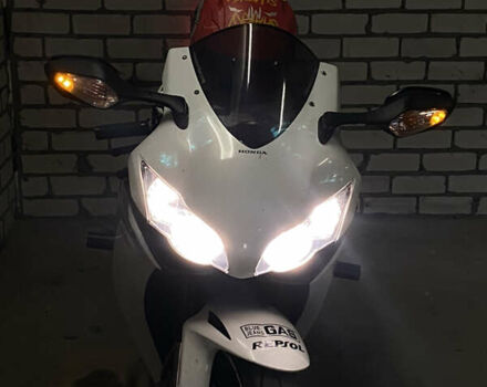 Белый Хонда CBR 1000RR, объемом двигателя 0 л и пробегом 28 тыс. км за 3900 $, фото 3 на Automoto.ua