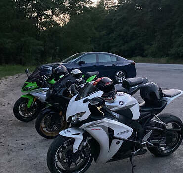 Белый Хонда CBR 1000RR, объемом двигателя 0 л и пробегом 28 тыс. км за 3900 $, фото 4 на Automoto.ua