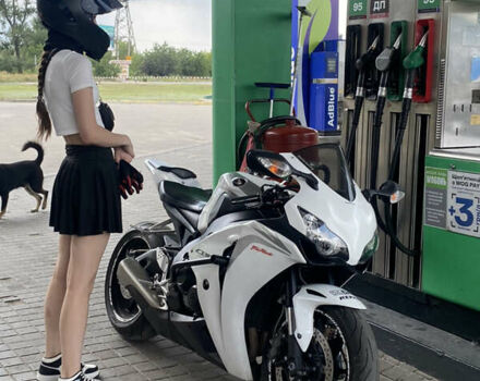 Белый Хонда CBR 1000RR, объемом двигателя 0 л и пробегом 28 тыс. км за 3900 $, фото 1 на Automoto.ua