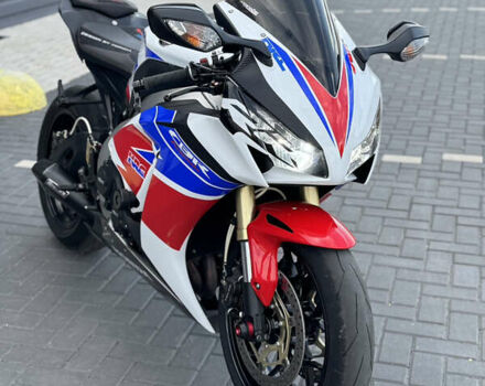 Белый Хонда CBR 1000RR, объемом двигателя 1 л и пробегом 24 тыс. км за 11999 $, фото 17 на Automoto.ua