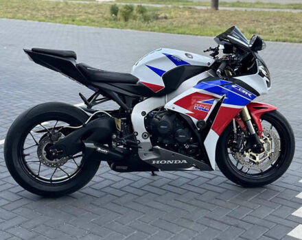 Белый Хонда CBR 1000RR, объемом двигателя 1 л и пробегом 24 тыс. км за 11999 $, фото 6 на Automoto.ua