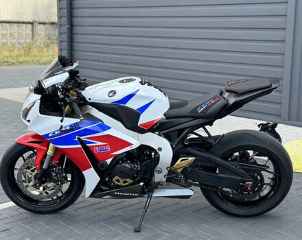 Белый Хонда CBR 1000RR, объемом двигателя 1 л и пробегом 24 тыс. км за 11999 $, фото 2 на Automoto.ua