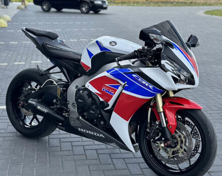 Белый Хонда CBR 1000RR, объемом двигателя 1 л и пробегом 24 тыс. км за 11999 $, фото 7 на Automoto.ua
