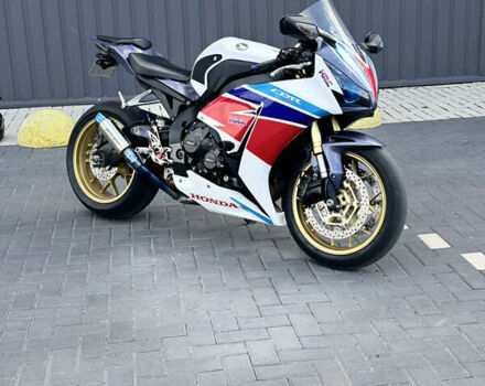 Белый Хонда CBR 1000RR, объемом двигателя 1 л и пробегом 24 тыс. км за 12300 $, фото 2 на Automoto.ua