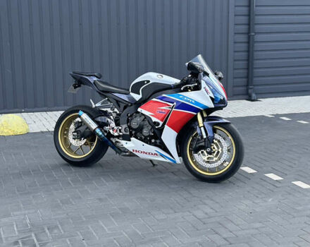 Белый Хонда CBR 1000RR, объемом двигателя 1 л и пробегом 24 тыс. км за 12300 $, фото 1 на Automoto.ua