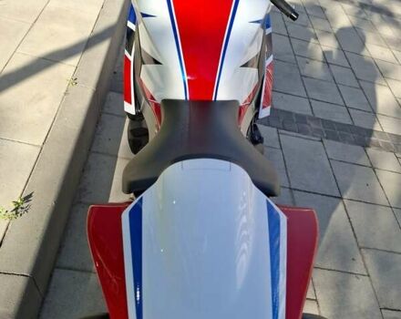 Белый Хонда CBR 1000RR, объемом двигателя 0 л и пробегом 25 тыс. км за 13500 $, фото 15 на Automoto.ua