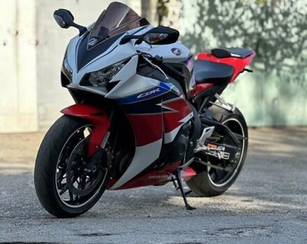 Белый Хонда CBR 1000RR, объемом двигателя 1 л и пробегом 36 тыс. км за 12500 $, фото 4 на Automoto.ua
