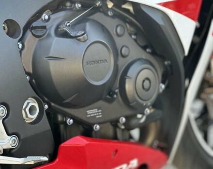 Белый Хонда CBR 1000RR, объемом двигателя 1 л и пробегом 36 тыс. км за 12500 $, фото 2 на Automoto.ua