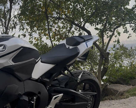 Білий Хонда CBR 1000RR, об'ємом двигуна 1 л та пробігом 13 тис. км за 16300 $, фото 3 на Automoto.ua