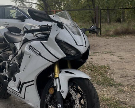 Білий Хонда CBR 1000RR, об'ємом двигуна 1 л та пробігом 13 тис. км за 16300 $, фото 1 на Automoto.ua