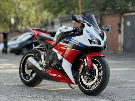 Белый Хонда CBR 1000RR, объемом двигателя 1 л и пробегом 36 тыс. км за 12500 $, фото 1 на Automoto.ua
