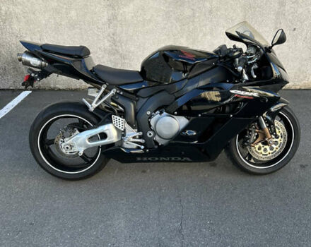 Черный Хонда CBR 1000RR, объемом двигателя 1 л и пробегом 32 тыс. км за 8100 $, фото 1 на Automoto.ua
