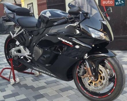 Черный Хонда CBR 1000RR, объемом двигателя 1 л и пробегом 60 тыс. км за 7300 $, фото 2 на Automoto.ua