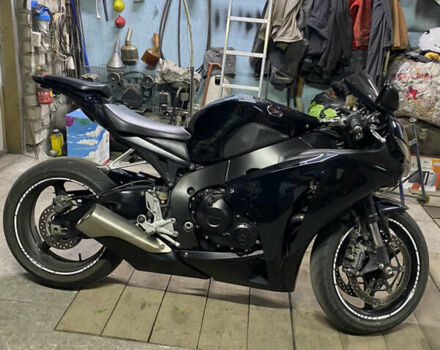 Черный Хонда CBR 1000RR, объемом двигателя 1 л и пробегом 32 тыс. км за 8900 $, фото 1 на Automoto.ua