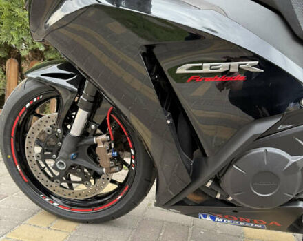 Чорний Хонда CBR 1000RR, об'ємом двигуна 1 л та пробігом 54 тис. км за 13500 $, фото 13 на Automoto.ua