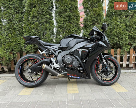 Чорний Хонда CBR 1000RR, об'ємом двигуна 1 л та пробігом 54 тис. км за 13500 $, фото 23 на Automoto.ua