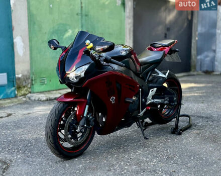 Красный Хонда CBR 1000RR, объемом двигателя 0.99 л и пробегом 42 тыс. км за 9900 $, фото 2 на Automoto.ua
