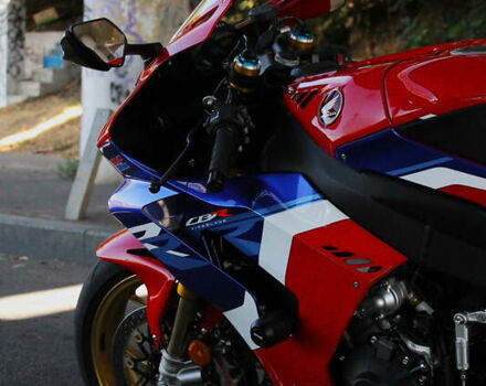 Красный Хонда CBR 1000RR, объемом двигателя 0 л и пробегом 2 тыс. км за 28300 $, фото 3 на Automoto.ua