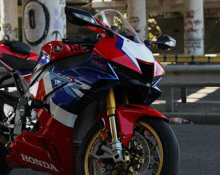 Красный Хонда CBR 1000RR, объемом двигателя 0 л и пробегом 2 тыс. км за 28300 $, фото 14 на Automoto.ua