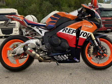 Червоний Хонда CBR 1000RR, об'ємом двигуна 1 л та пробігом 43 тис. км за 9499 $, фото 1 на Automoto.ua