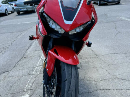 Хонда CBR 1000RR 2017 в Днепре (Днепропетровске) на Automoto.ua Красный Хонда CBR 1000RR, объемом двигателя 1 л и пробегом 13 тыс. км за 14000 $, фото 1 на Automoto.ua