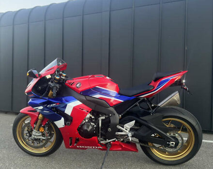 Хонда CBR 1000RR, объемом двигателя 1 л и пробегом 1 тыс. км за 26999 $, фото 3 на Automoto.ua