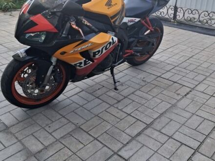 Хонда CBR 1000RR, объемом двигателя 1 л и пробегом 0 тыс. км за 4500 $, фото 1 на Automoto.ua