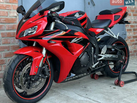 Хонда CBR 1000RR, объемом двигателя 1 л и пробегом 25 тыс. км за 8500 $, фото 1 на Automoto.ua
