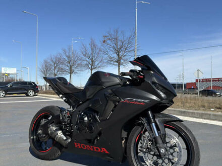 Хонда CBR 1000RR 2017 в Киеве на Automoto.ua Хонда CBR 1000RR, объемом двигателя 1 л и пробегом 25 тыс. км за 15499 $, фото 1 на Automoto.ua