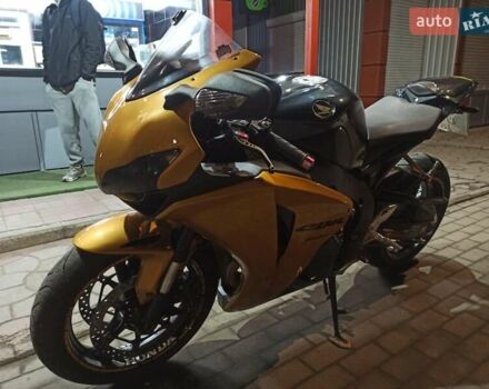 Желтый Хонда CBR 1000RR, объемом двигателя 1 л и пробегом 32 тыс. км за 7750 $, фото 12 на Automoto.ua