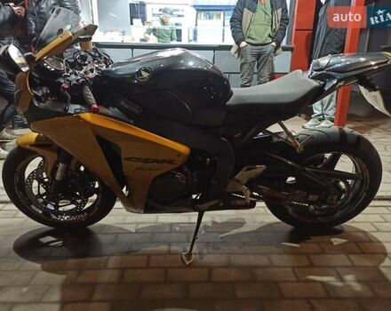 Желтый Хонда CBR 1000RR, объемом двигателя 1 л и пробегом 32 тыс. км за 7750 $, фото 10 на Automoto.ua
