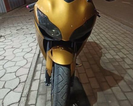 Желтый Хонда CBR 1000RR, объемом двигателя 1 л и пробегом 32 тыс. км за 7750 $, фото 13 на Automoto.ua