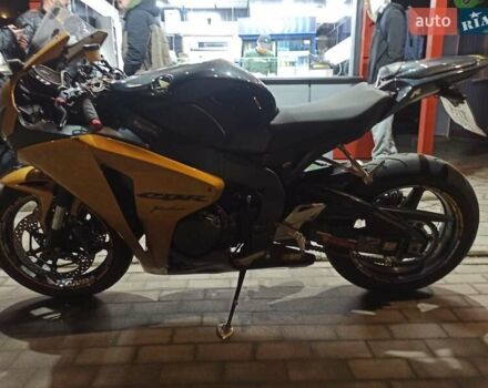 Желтый Хонда CBR 1000RR, объемом двигателя 1 л и пробегом 32 тыс. км за 7750 $, фото 11 на Automoto.ua